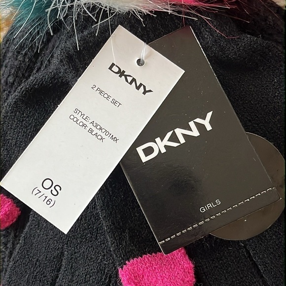 Brand New DKNY Black Knit Hat & Touchscreen Gloves Set Multicolored Faux Fur Pom - Picture 4 of 13